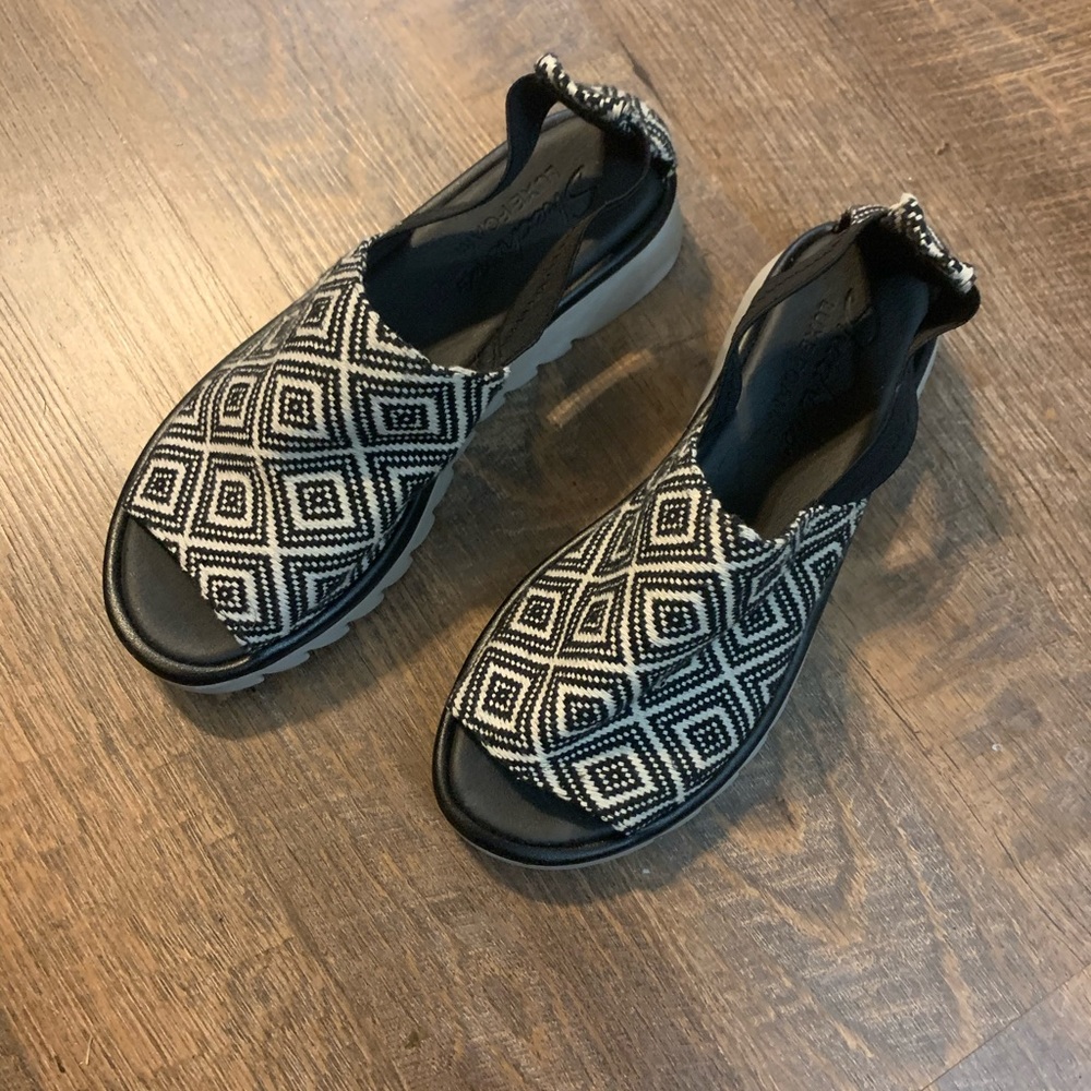 Skechers sandals